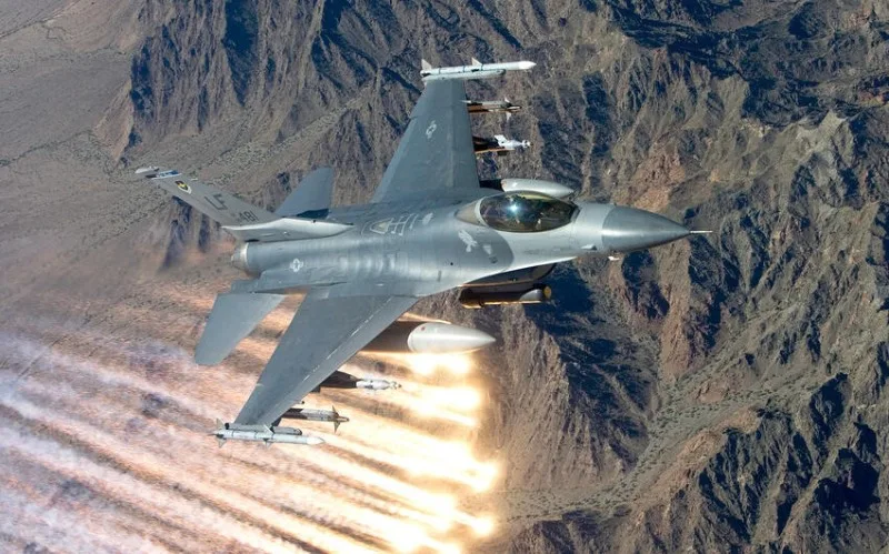 Zelenski: F-16-ların sayı kifayət qədər deyil