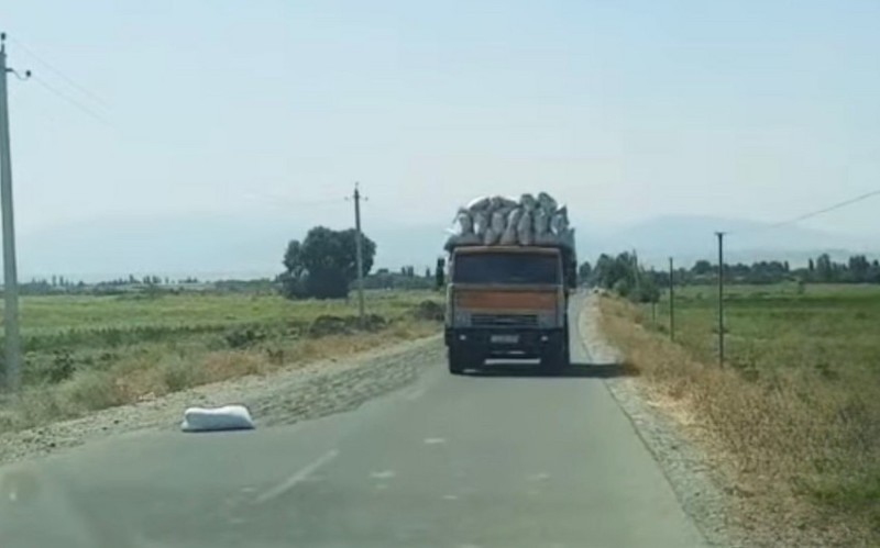 Avtomobil yolunda hərəkəti məhdudlaşdıran şəxs məsuliyyətə cəlb edilib