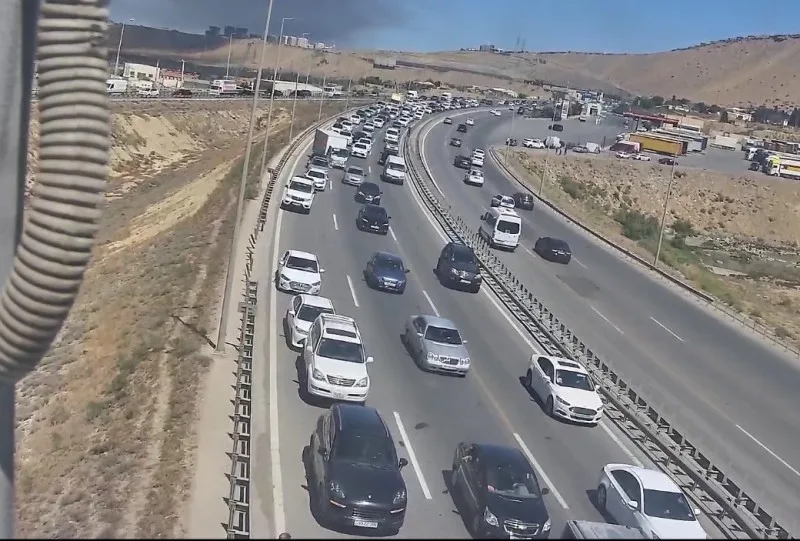 "Sədərək"də yanğın yolda sıxlıq yaratdı - YENİLƏNİB