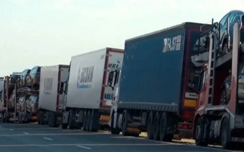 AYNA: “Qırmızı Körpü”də 200 avtomobil gözləyir