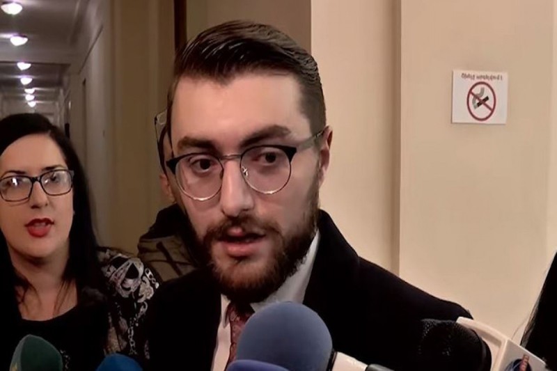 Ermənistanda deputat istefa verdi