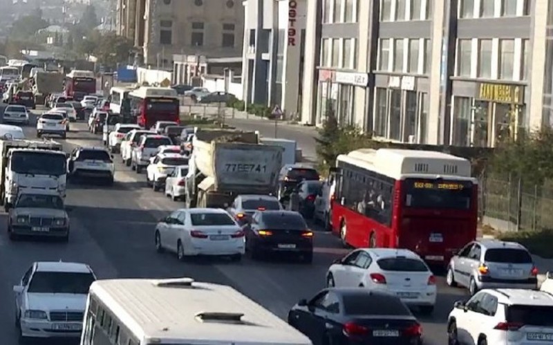 Bakının bu yollarında sıxlıq var - SİYAHI