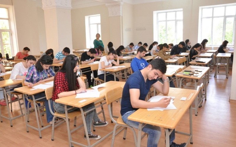 Ali məktəblərə boş qalan plan yerlərinin sayı açıqlanıb