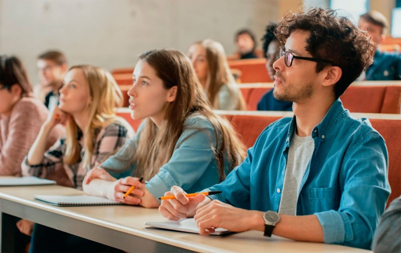 Ötən il kollec və universitetlərdə təhsil alan qadınların sayı daha çox olub