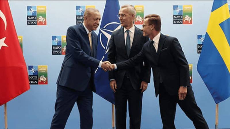 NATO-ya aid gizli sənədləri ayaqyolunda unutdu