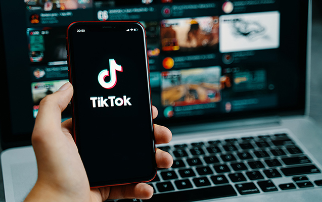 “TikTok” yüzlərlə əməkdaşını işdən çıxarır