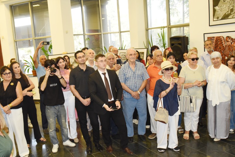 Batuxan Baymenin “NOMADE BLACK & WHITE” sərgisi Bakıda açıldı - FOTOLAR
