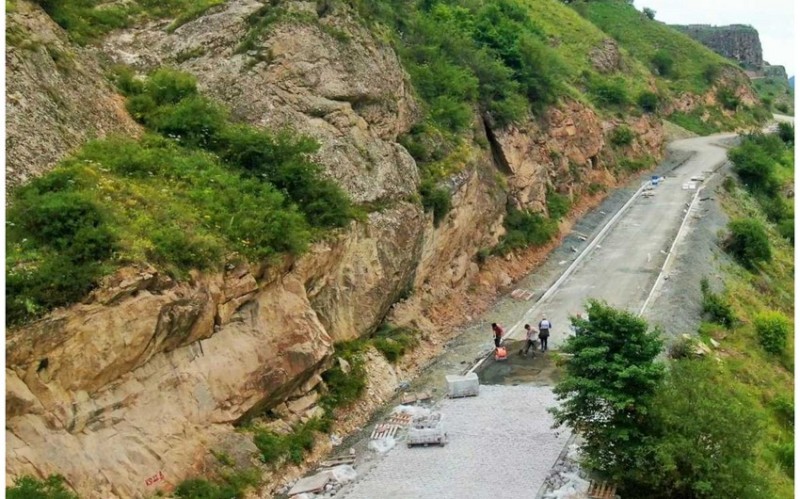 Kəlbəcər şəhərində daxili yolların tikintisi layihəsinin 76 %-i icra edilib