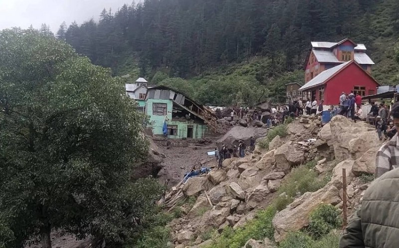 Cammuda torpaq sürüşməsi - 30 ölü