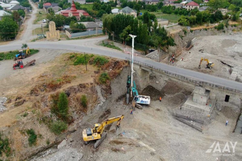 Qaraçay üzərində yeni körpü inşa olunur - FOTO