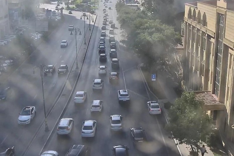 Bakının bir sıra yollarında nəqliyyatın sıxlığı yaranıb