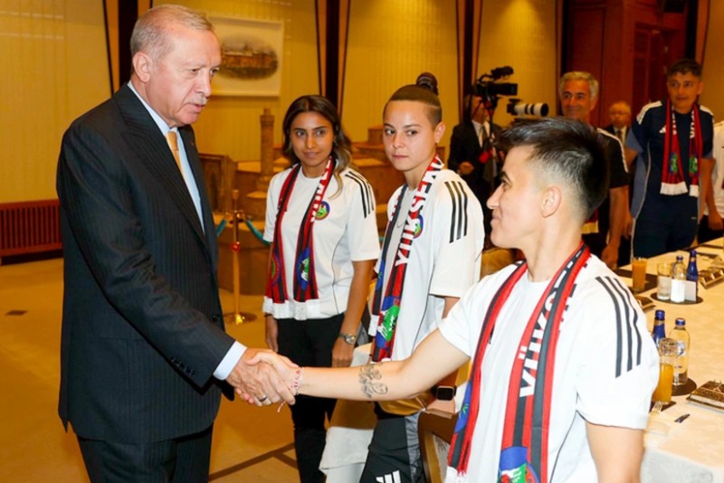 Azərbaycan millisinin futbolçuları Ərdoğanla görüşüblər