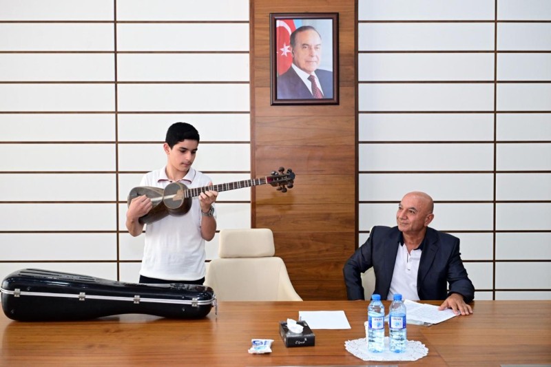 Mədəniyyət naziri Şəmkirdə vətəndaşlarla görüşüb