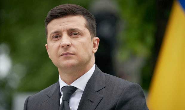 Zelenski “Raşizmi” dövlət səviyyəsində tanıyan qanunu imzalayıb