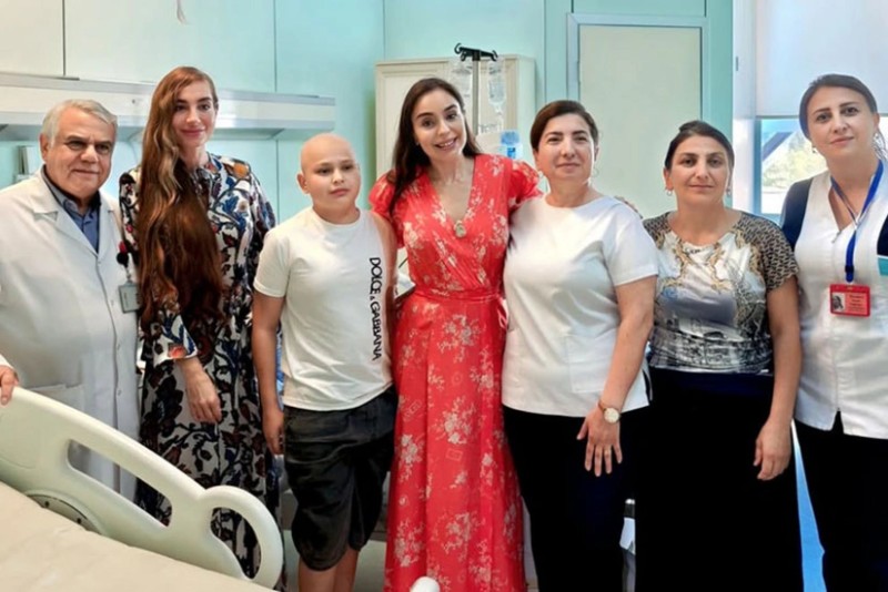 Leyla Əliyeva və Arzu Əliyeva Milli Onkologiya Mərkəzində olublar