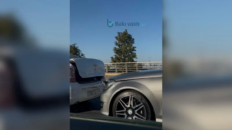 Bakıda Bayraq meydanı istiqamətində yol qəzası baş verib - FOTO + VİDEO