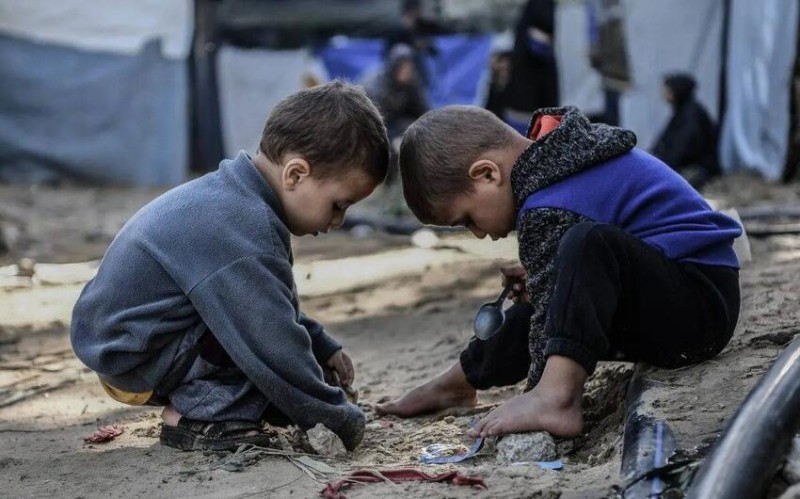 Qəzzada son sutkada 10 nəfər aclıqdan öldü