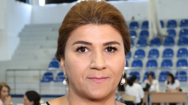 Azərbaycanda məktəb direktorunun ölkədən çıxışına qadağa qoyuldu