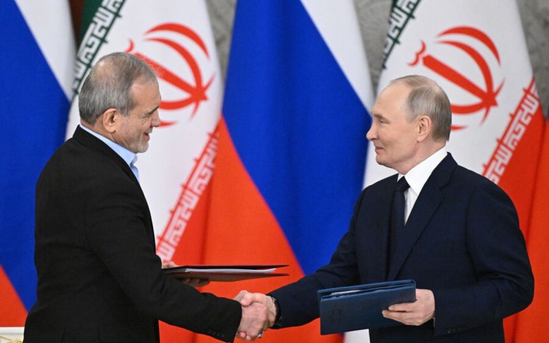 Putin İran prezidenti ilə görüşdü