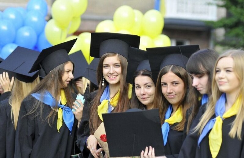 Ukrayna 12 illik məktəb təhsil sistemini tətbiq edəcək