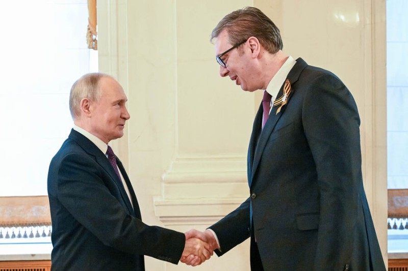 Putin Vuçiçlə görüşdü