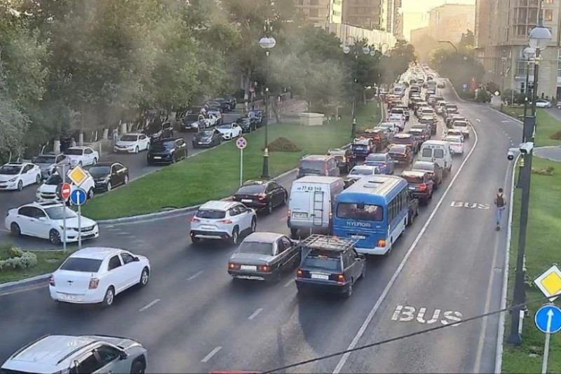 Bu yollarda tıxac var - SİYAHI
