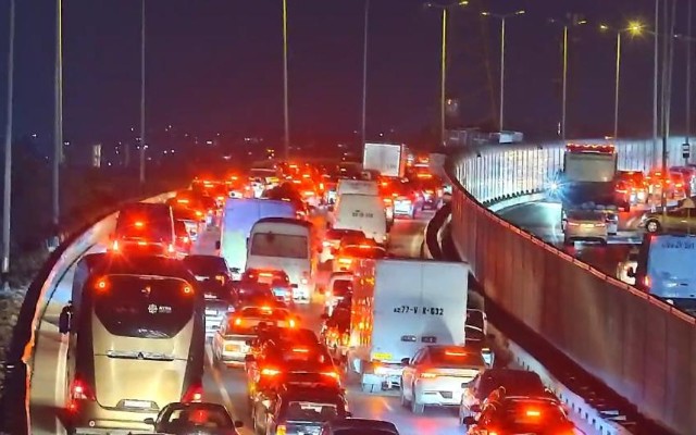 Dairəvi yolda qəza sıxlığa səbəb oldu - FOTOLAR