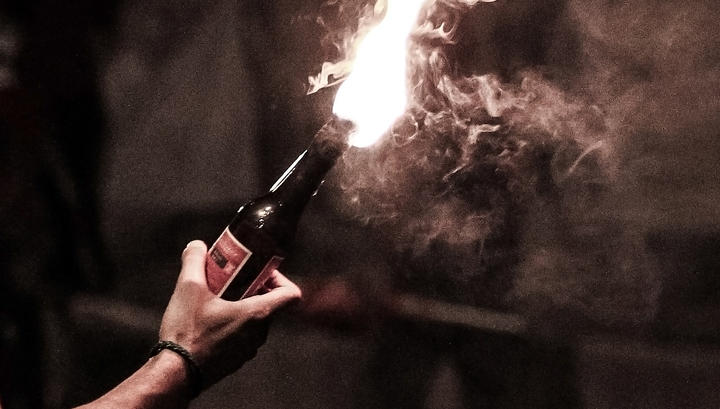 İsrail səfirliyi önündə “molotov”lu şəxs həbs edildi