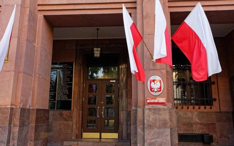 Polşa vətəndaşlarını bu ölkəyə getməməyə çağırdı