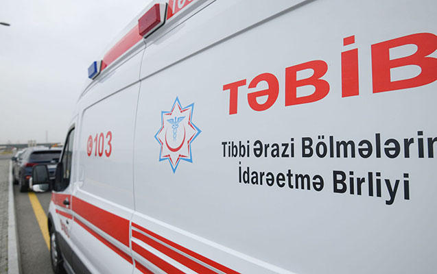 Şəmkirdə təcili yardım maşını körpüdən aşdı - Yaralılar var