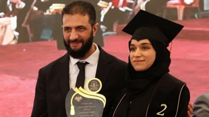 Suriyanın birinci xanımı məzun oldu 