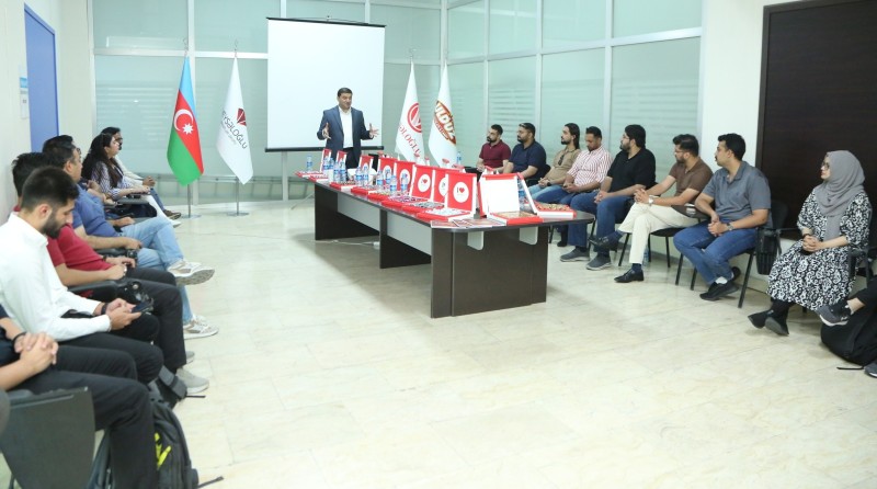 Pakistanlı MBA tələbələri “Ulduz” şokolad fabrikində istehsalat turunda iştirak ediblər - FOTOLAR