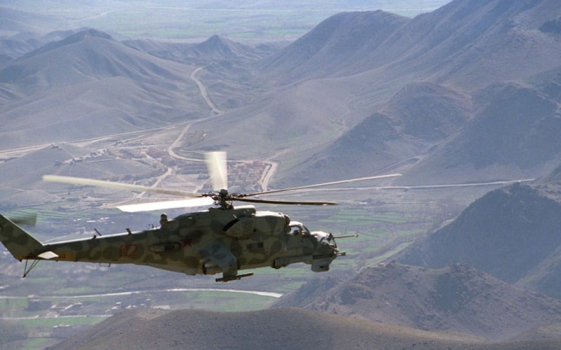 Əfqanıstanda nazir və vilayət rəhbərinin helikopteri dağa çırpıldı