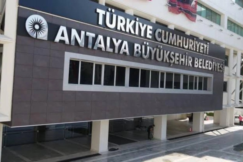 Antalya Böyükşəhər Bələdiyyəsində rüşvət əməliyyatı: 20 nəfər...