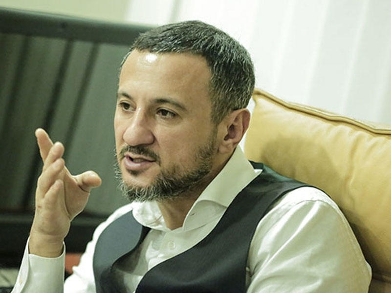 Ağadadaş bayağı oxuyan olub, Niyaməddin Musayevi efirə buraxmırdılar
