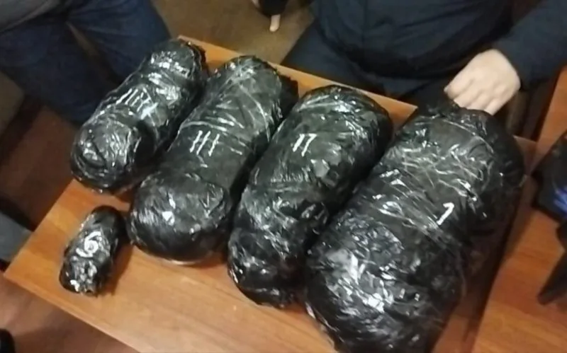 Bakıda narkokuryerlikdə şübhəli bilinən şəxslərdən 31 kiloqram narkotik aşkarlanıb