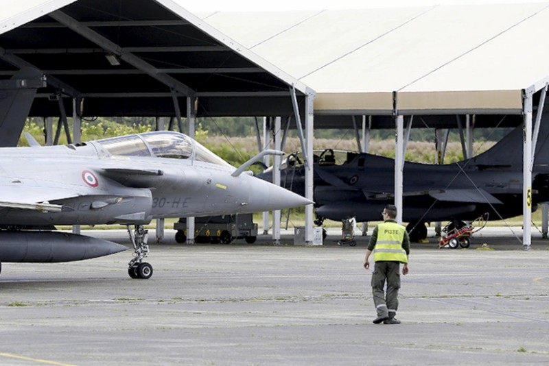 Makron: Polşaya üç Rafale qırıcı təyyarəsi göndərəcəyik