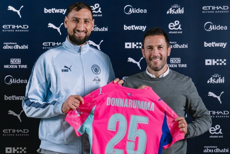 Mançester Siti Donnarummanı transfer etdiyini açıqladı