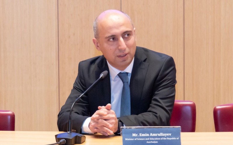 Emin Əmrullayev: “Ölkədə rusdilli məktəb yoxdur”