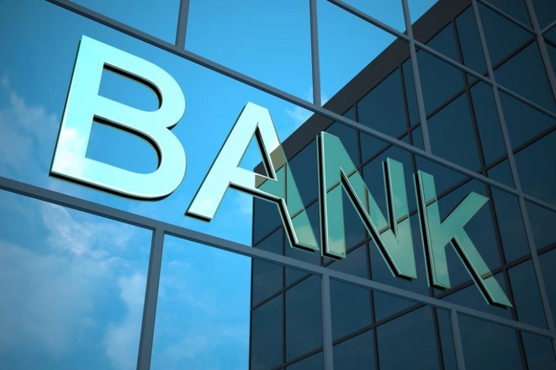 Azərbaycanda bağlanmış 5 bankın əmlakları hərraca çıxarılır