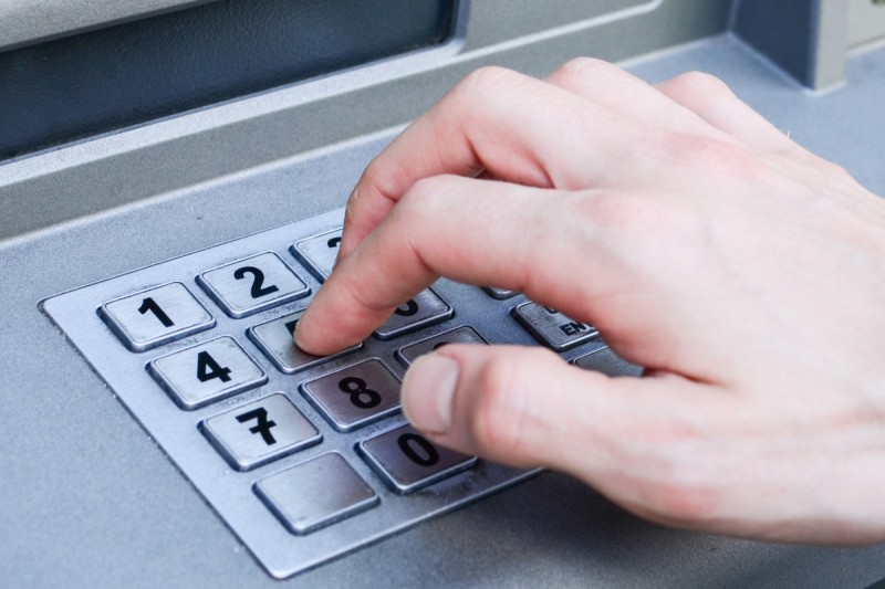Bank kartlarından oğurluq edənlər saxlanıldı