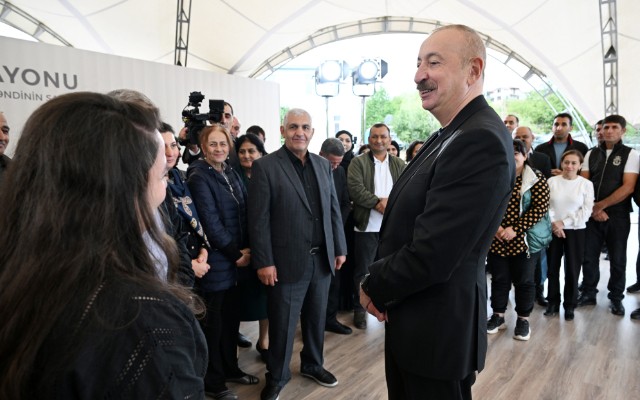 Gənc qızlar, görünür ki, buranı heç vaxt görməyiblər, yenə də qayıdıblar - Prezident