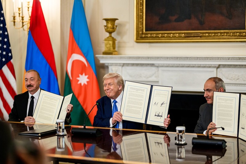 Sərhədləri aşan diplomatiya: Azərbaycanın sülh və etimad körpüləri