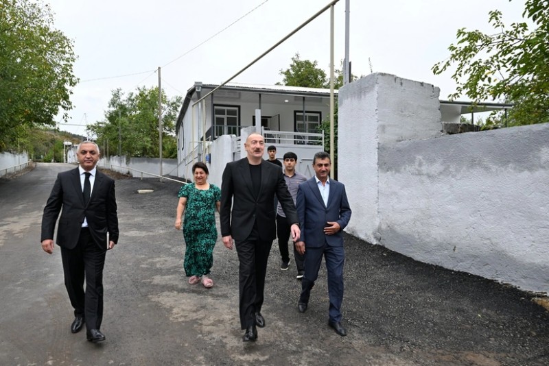 İlham Əliyev Badara kəndində olub - FOTOLAR