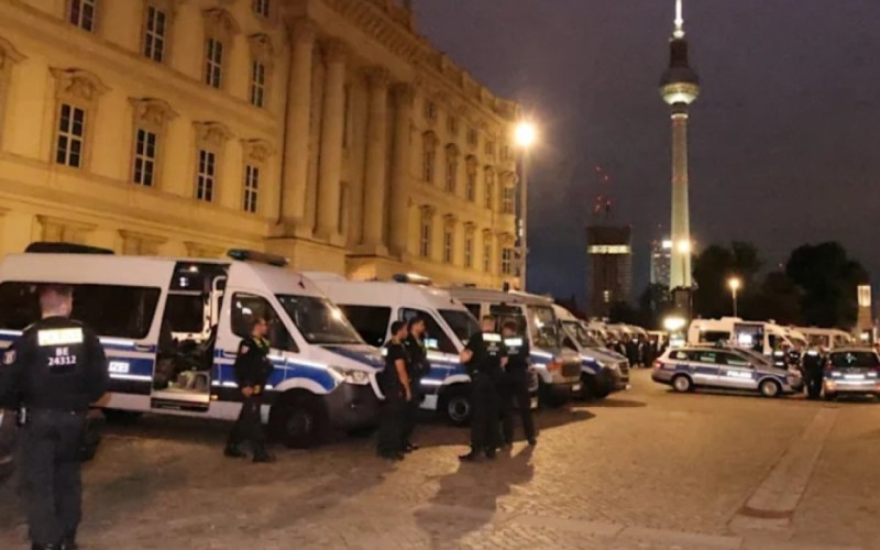 Berlində İkinci Dünya müharibəsindən qalmış bomba TAPILDI