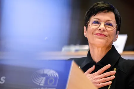 Aİ komissarı azad edilmiş ərazilərlə bağlı maliyyə razılaşmasının imzalanacağına ümid edir