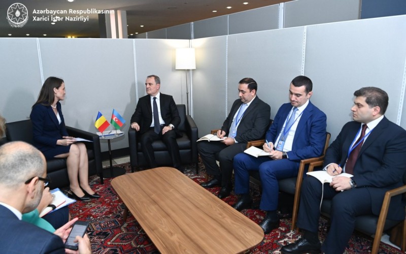 Ceyhun Bayramov rumıniyalı həmkarı ilə müzakirə apardı