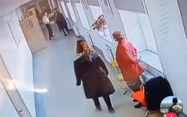 Direktor müavini şagirdi və xadiməni DÖYDÜ - VİDEO
