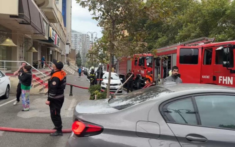 Bakıda çoxmərtəbəli binada yanğın - FOTO - VİDEO - YENİLƏNİB