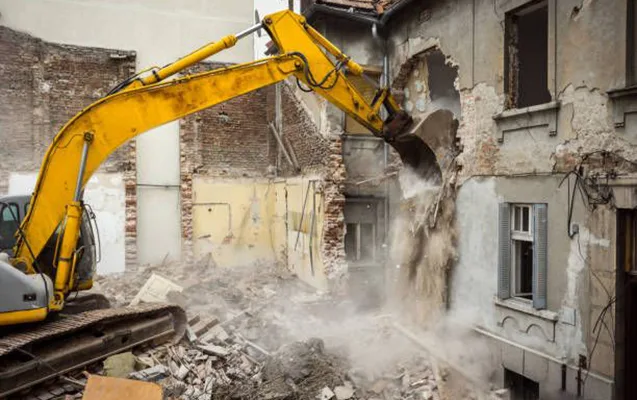 Dərnəgül bazarının arxasındakı evlər sökülür